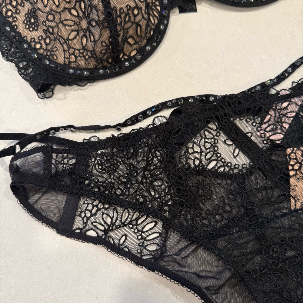 Victoria's Secret Designer Swarovski Crystal Black Lace Bra & Panty Set - Picture 2 of 15